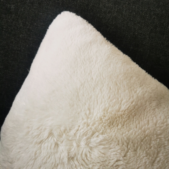 Faux Fur Cushion - 45 cm x 45 cm - Picture 2 of 3